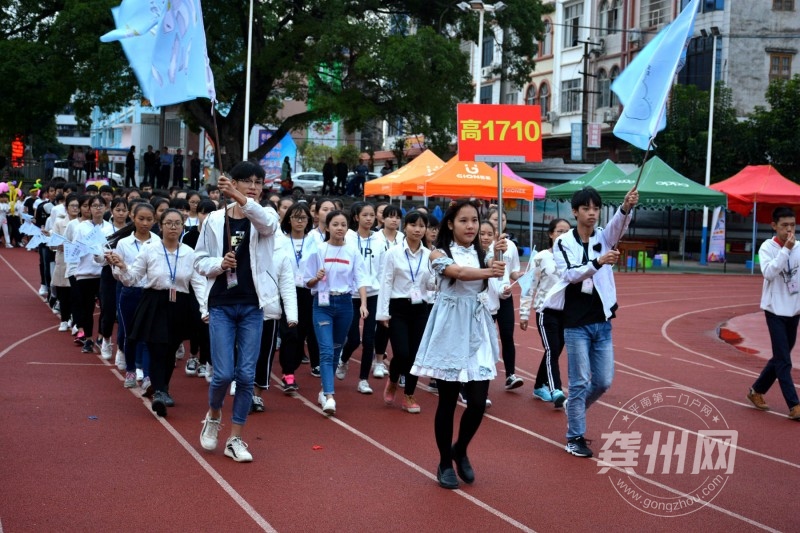 平南镇中学老校友必看:你们的学弟学妹们,今天霸屏!