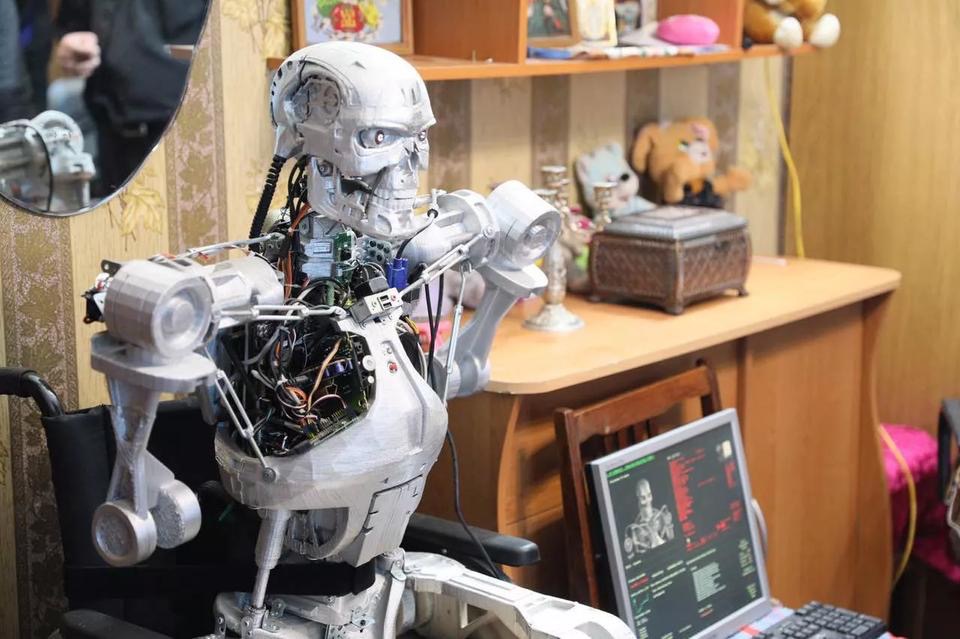 俄羅斯大叔造出終結者機器人，不愧是戰鬥民族！ 科技 第5張