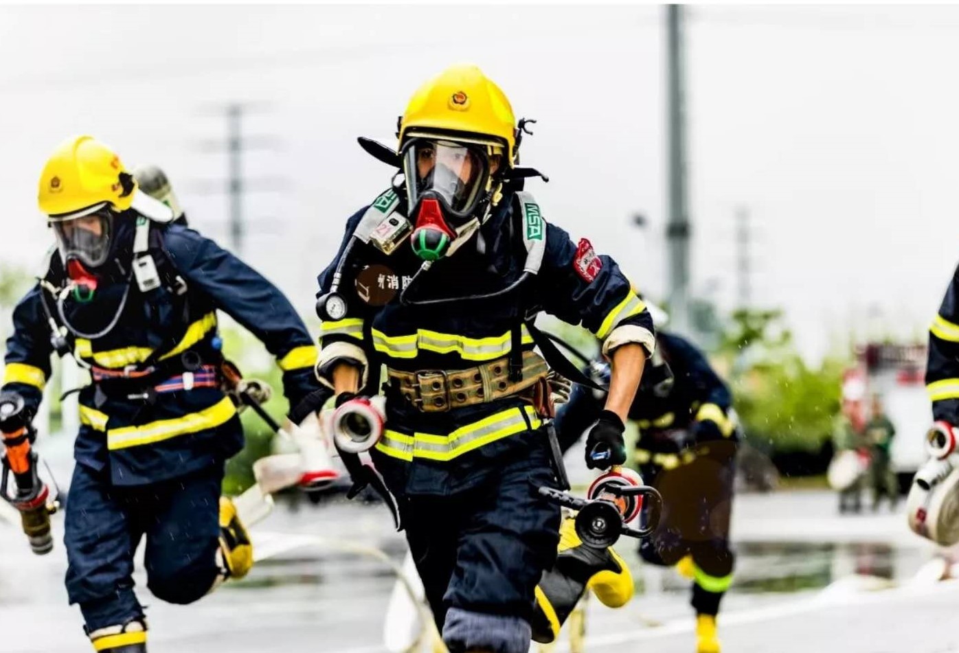 村居义务消防队到赤岗消防中队进行消防实操技能培训为迎接财富全球