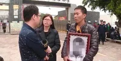 广西一名小学生坠楼身亡,到底是跳楼还是被人推下楼?