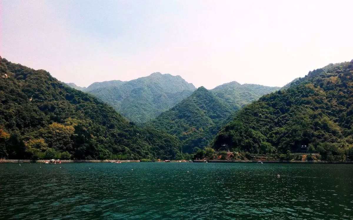 既以翠华山,南五台等山岳型景区为代表的秦岭山水观光游