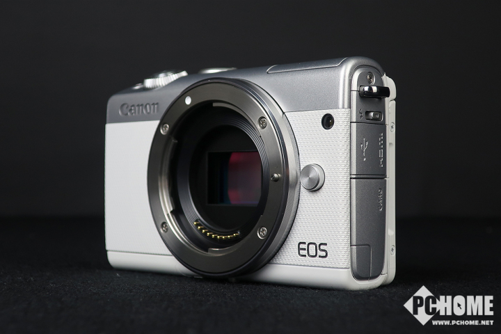 αȤ EOS M100