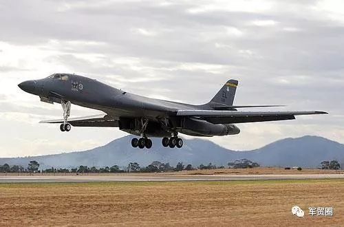 军事 正文  b-2战略隐形轰炸机是军事航空史上最昂贵的飞机,在1997年