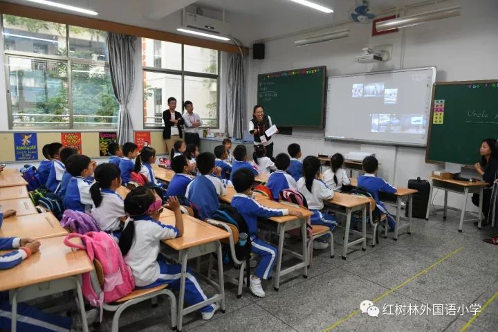 (alain crozier)与我们红树林外国语小学的学生们现场连线对话