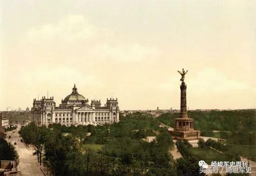 始建于1884年,由建筑师保罗·瓦洛特设计,于1894年建成,融合了古典式