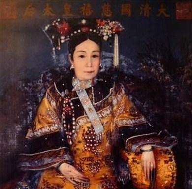1871年额驸志端因病去世,17岁的荣寿公主就做了寡妇,没有子嗣,而慈禧