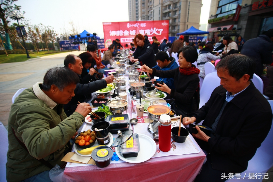 湖北宜昌:房地产公司举办千人火锅宴,市民和购房者免费涮火锅