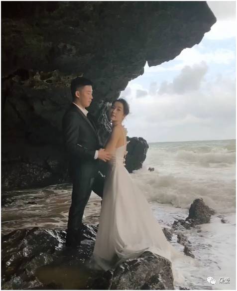 海里拍婚纱照_拍婚纱照美甲(3)