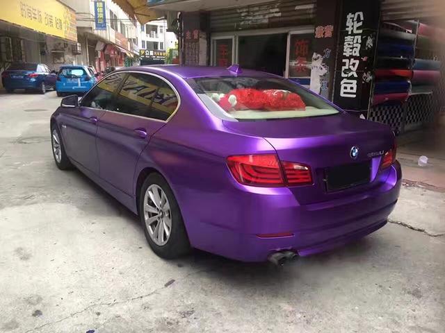 宝马525汽车车身改色电光紫贴膜效果图唯美的紫色