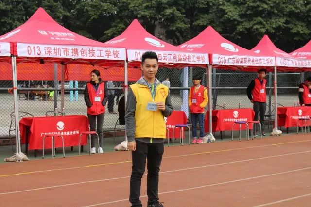 招聘义工_招金猫志愿者助力上海国际马拉松赛(3)
