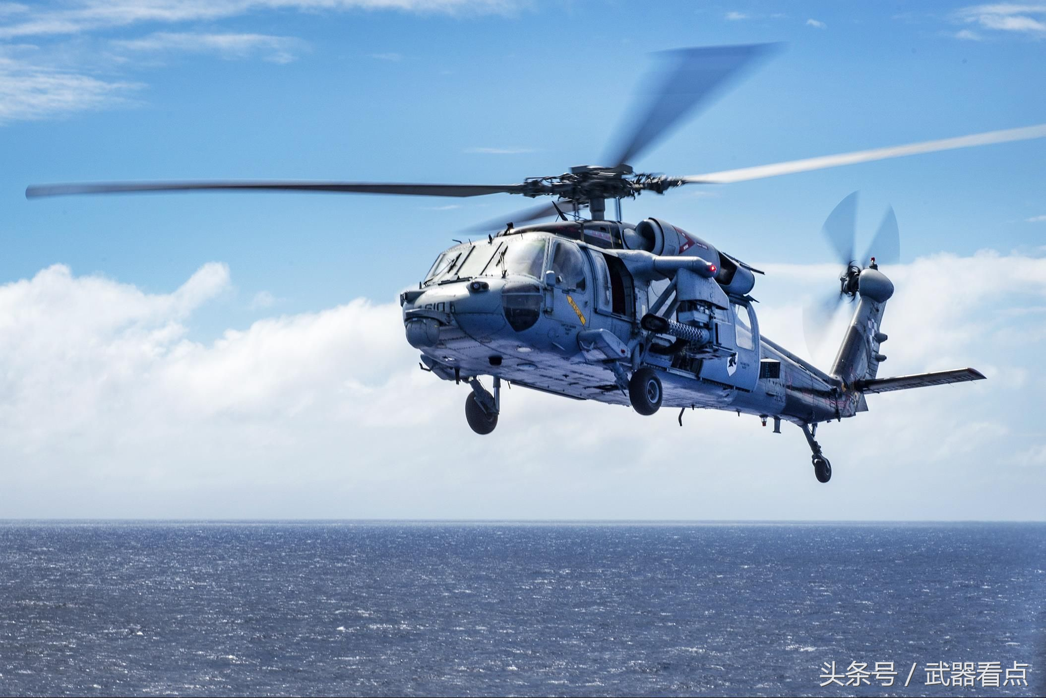 美国海军使用的 sh-60 "海鹰" 舰载直升机