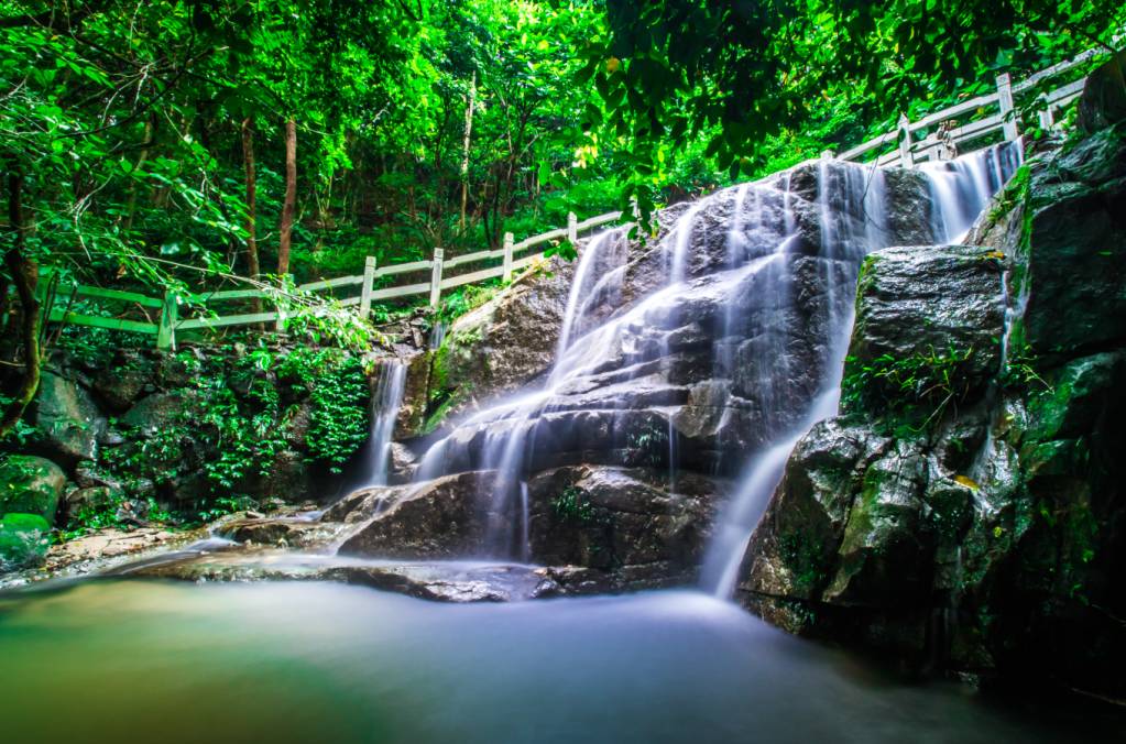 旅游 正文  浦北的水质也是一绝 地下水质酸碱度适中 且富含 硒,锶,钼