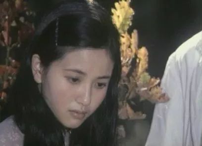 1989年,她接拍了 《杨乃武与小白菜》.