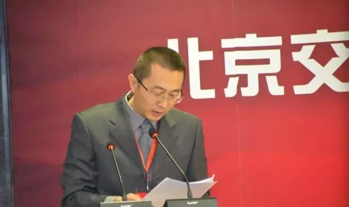 中集国际物流有限公司副总裁,校友总会物流分会秘书长李晋主持会议