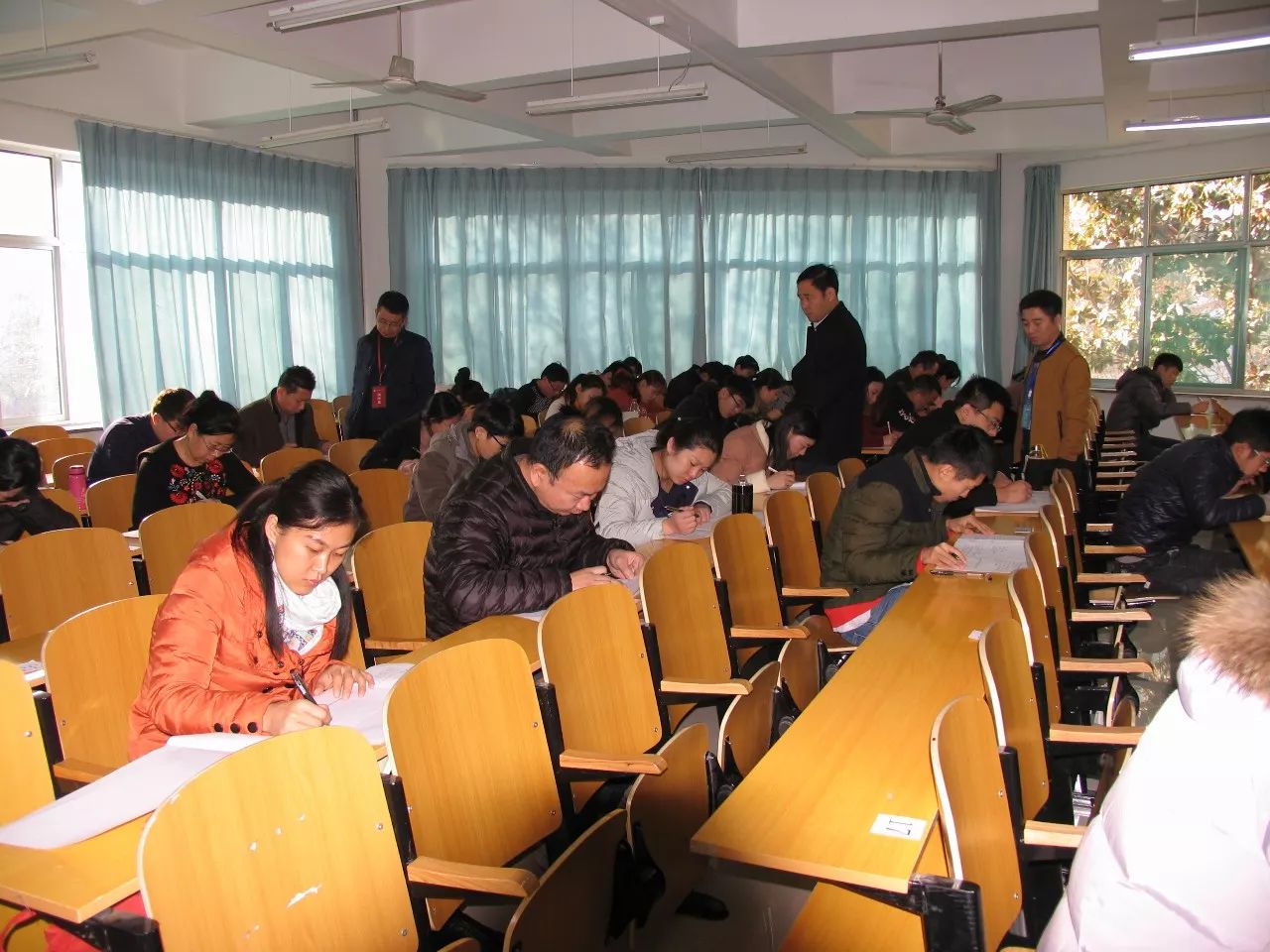 药大学济南学习中心2017年下半年校本部专业学员面授,考试圆满完成!