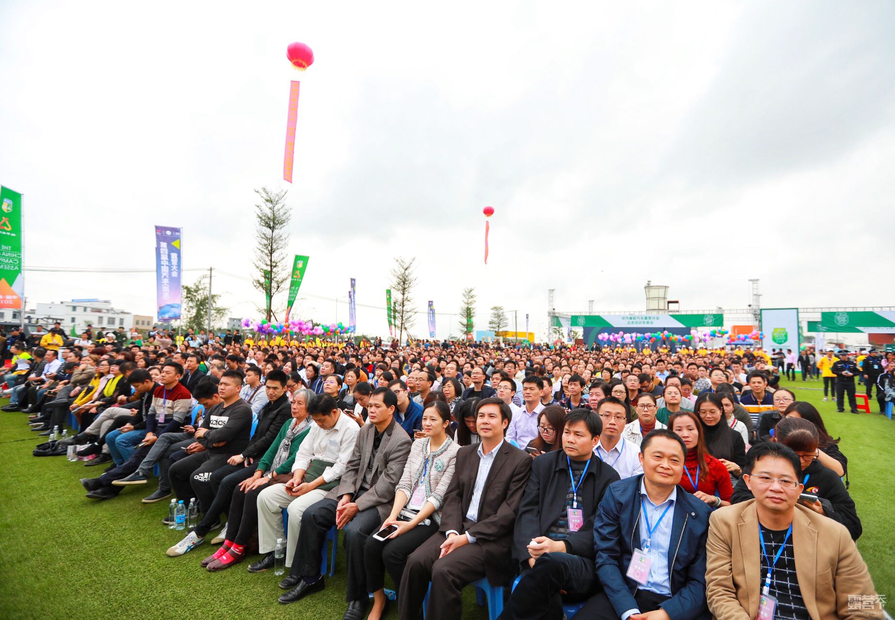 正文  近日,第四届中国汽车(房车)露营大会开幕式在广西桂平西山泉