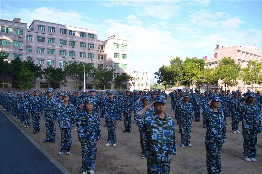 华丽的转身完美的蜕变惠阳区职业技术学校第一批新生国防教育活动精彩