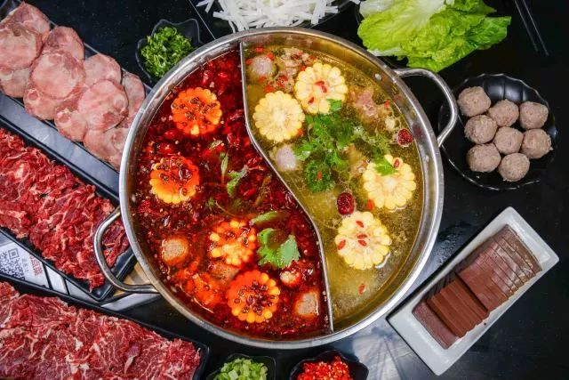 可以点个鸳鸯锅~ 从潮汕过来的师傅为了做好辣汤 还专门去重庆学习了