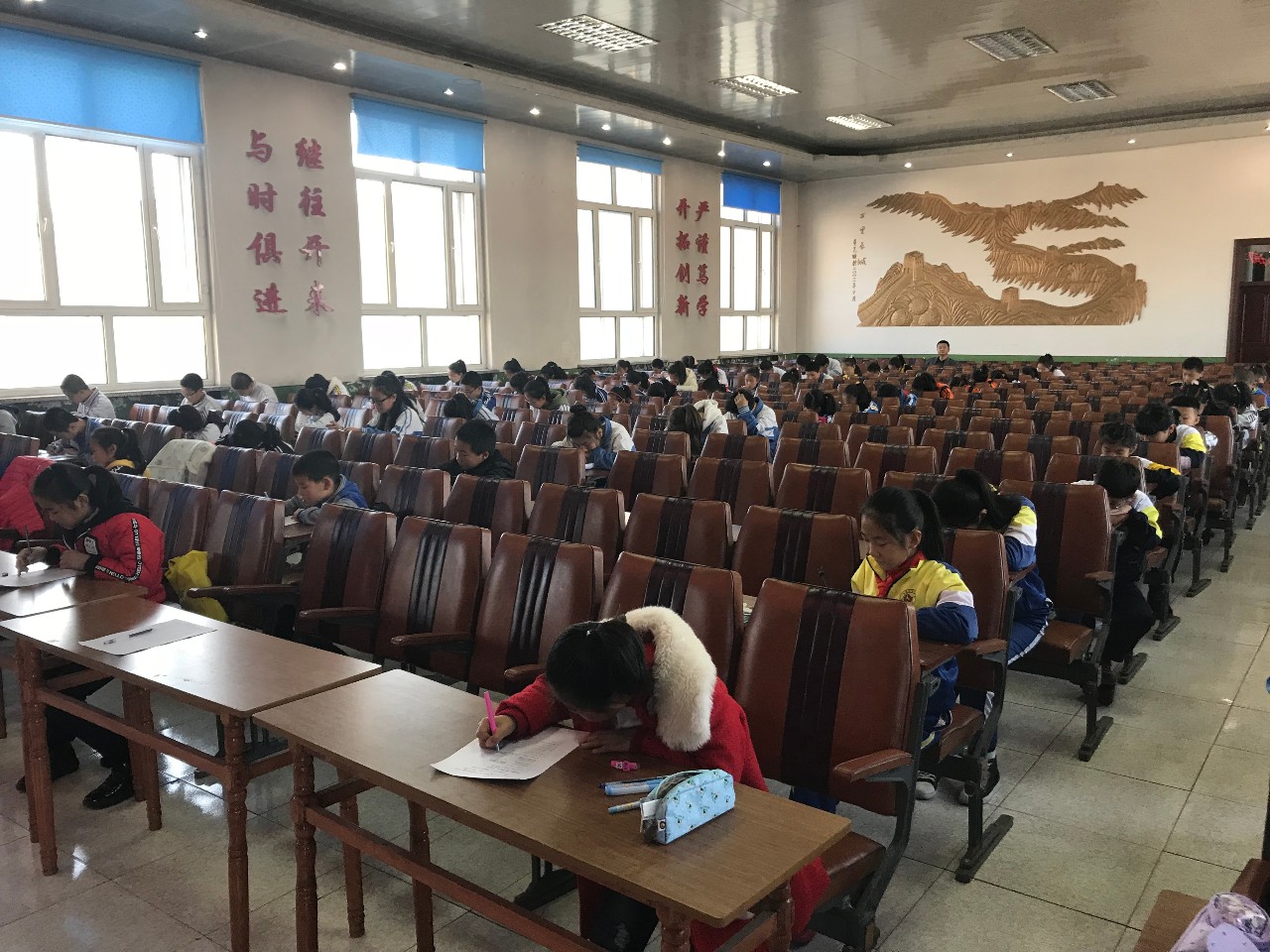 宝清县教育局成功举办全县中小学生诗词大赛