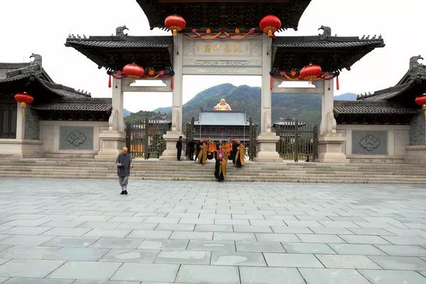 天台山护国寺赠送"法宝"给奉化雪窦寺,怎回事?