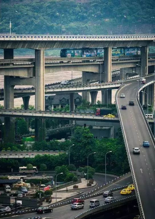 重庆,一个公路编织出的城市