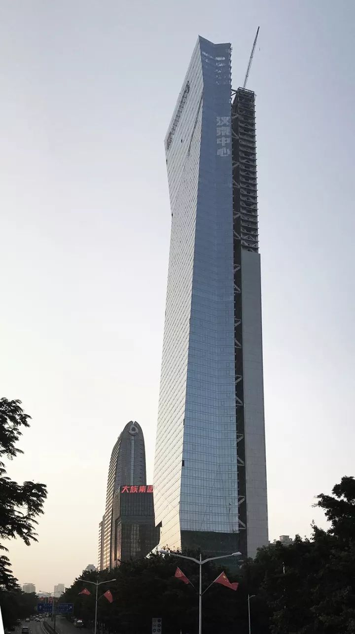 盘点世界十大高楼中国第一高楼677米再创新纪录