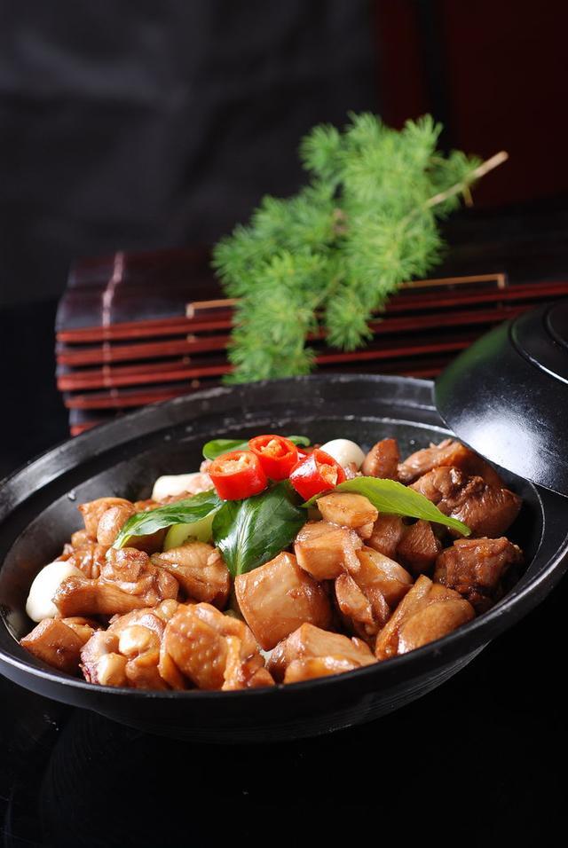 台湾的美食招牌三杯鸡是怎么做的?