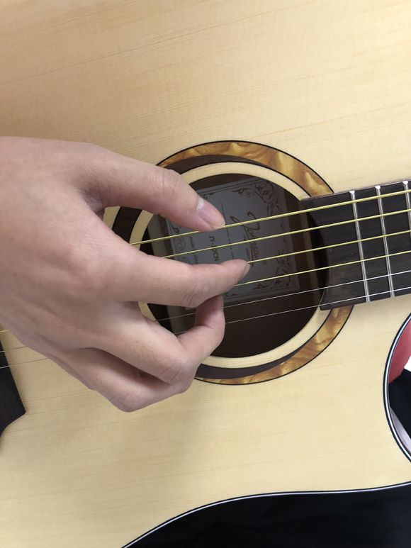 弹吉他时左手小指如何独立性练习?