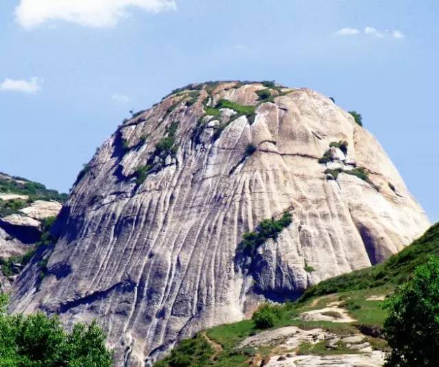 游在静乐馒头山神韵中国第一钟