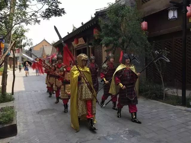 可乘坐西安纺织城客运站—棣花古镇旅游班车必去景点:宋金边城,清风