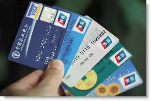 带别人的银行卡去香港也会被刑拘!是真的吗?