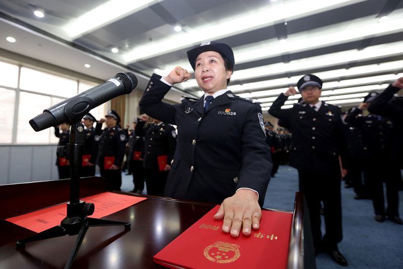 湖北省公安厅举行宪法宣誓仪式