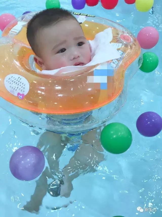 小婴儿游泳好不好