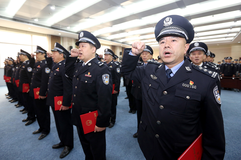 湖北省公安厅举行宪法宣誓仪式