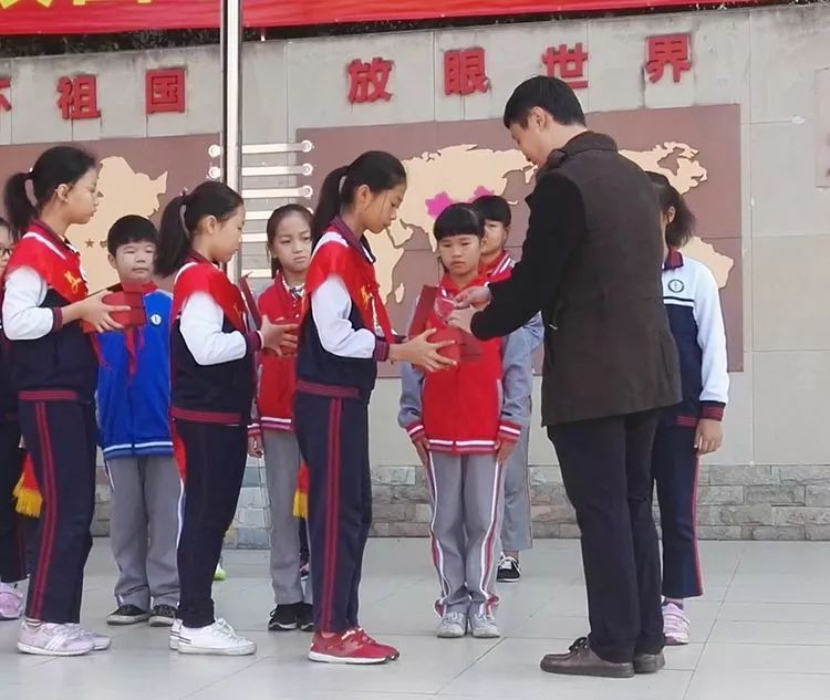 自觉向上少年颁奖活动厦门市寨上小学2017124