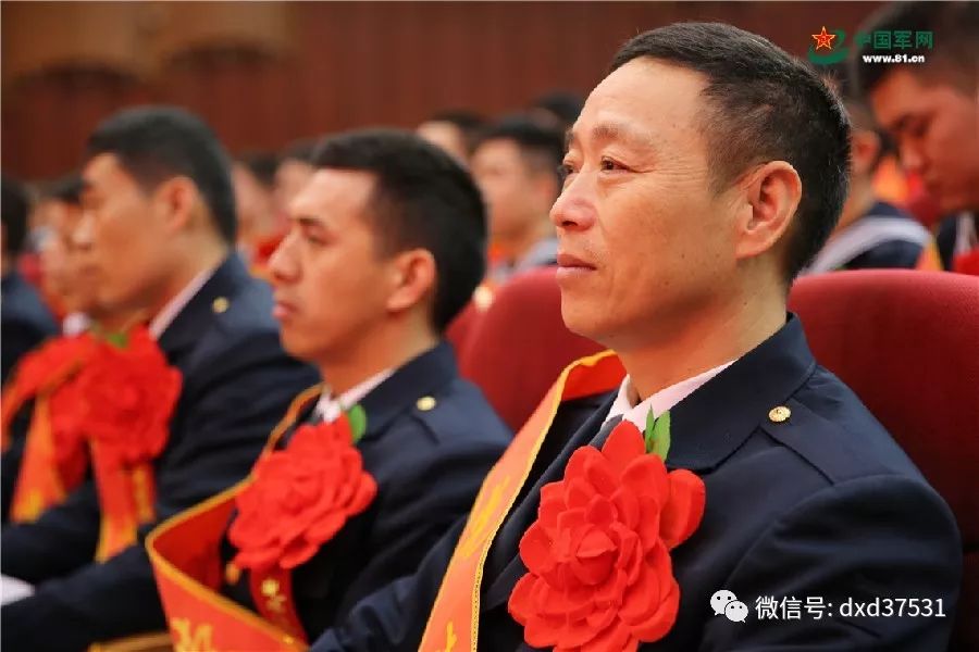 《中国人民解放军军歌,支队长刘荣富宣读了2017年度士兵退役命令