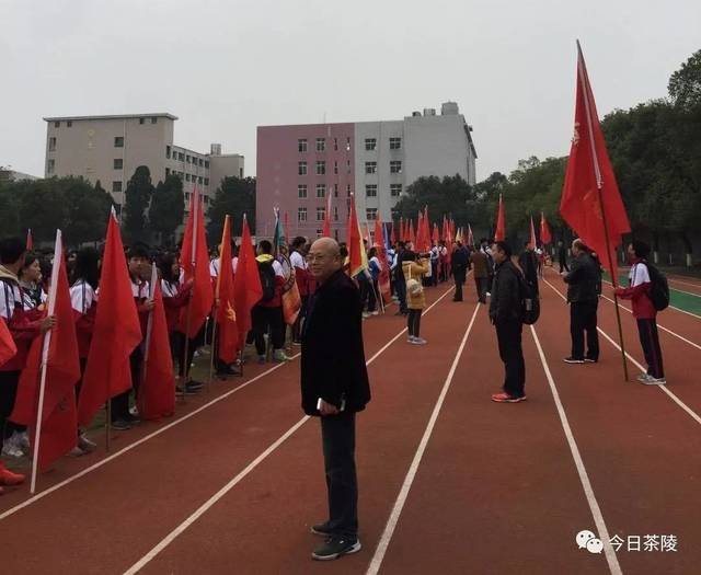 茶陵二中全校师生三十公里远足毅行