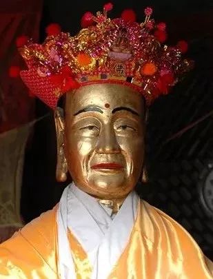 定光佛被誉为"客家人的保护神",位于武平县岩前镇的定光佛祖庙均庆院