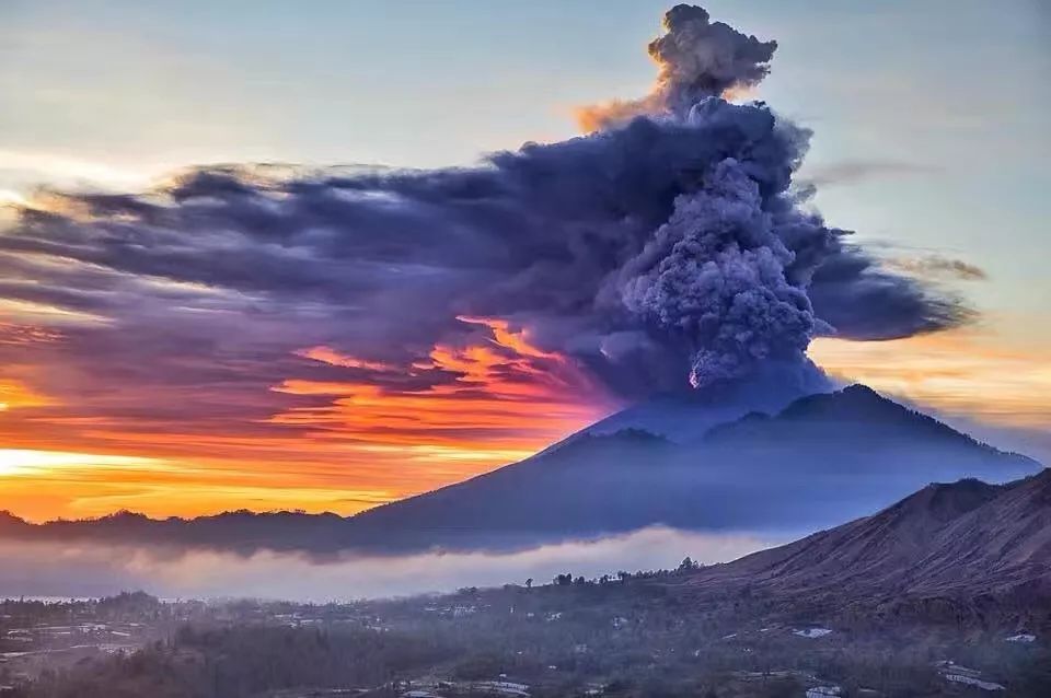 惊呆火山爆发后这样的巴厘岛你见过吗