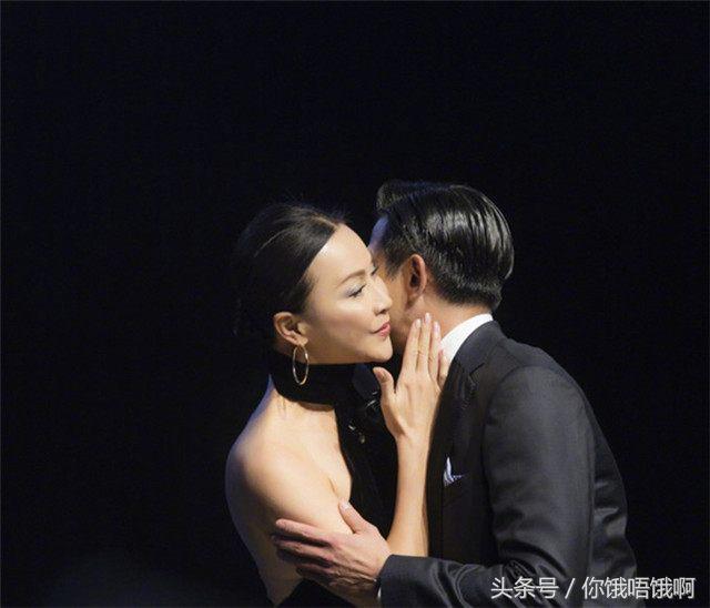 刘嘉玲郭富城出席颁奖礼 年过五十的他们 脸上一条皱纹都没有