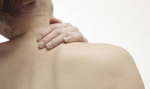 肩膀酸痛是什么病?想解除疼痛要这样按!