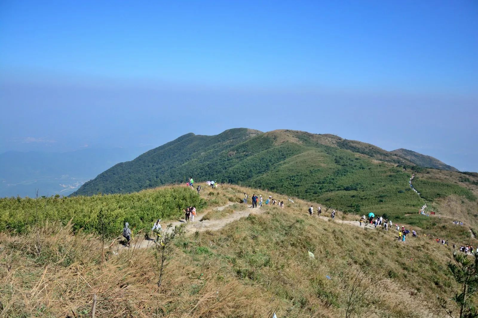 毗邻惠州西湖 素有"百粤群山之祖,蓬莱仙境"之称 是罗浮山的主峰 海拔