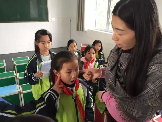 她来自院桥实验小学,与快乐课程一起成长