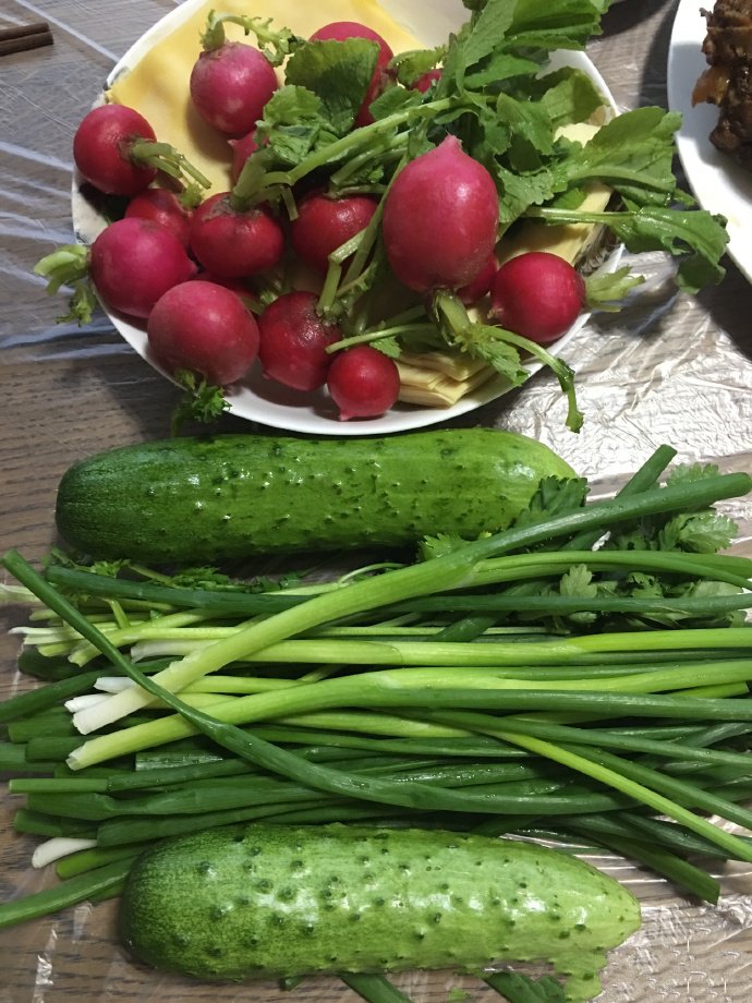 还有几天不吃就想的蘸酱菜,就算是过年都不能省的经典菜式,正好可以解