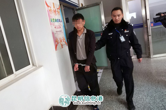 两男子冒充便衣警察当街抢劫 得手后又"顺走"保安手机