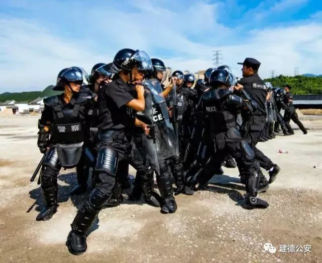 巡特警招聘_松滋市公安局招人啦,制服 荣耀就等你来(2)