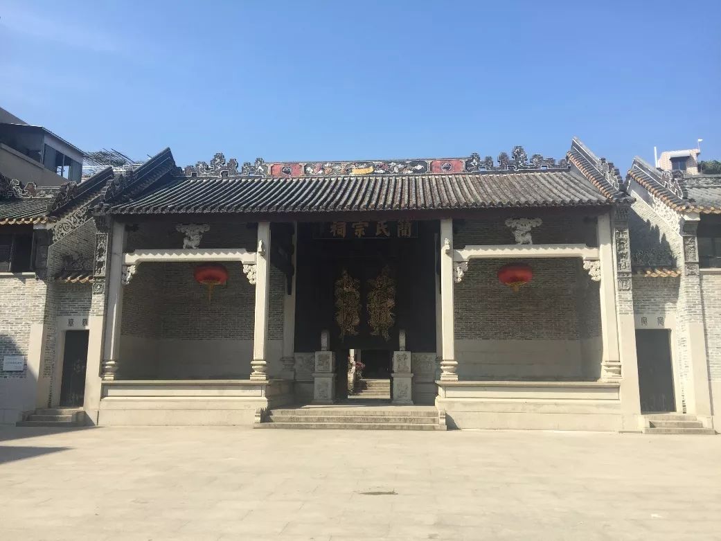 历史 正文 当然啦,在村内还有许多其他的公祠,比如粤梅简公祠等.