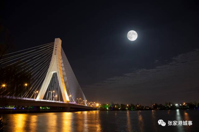 夜幕降临,去沙洲湖散散步吧!也许你会遇见最美的月光.