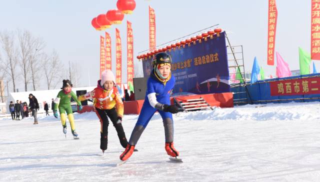 中俄体育嘉年华：近百俄罗斯代表哈尔滨滑雪滑冰消暑