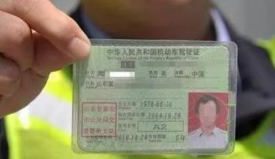 1  a1驾照是中国最高等级的驾照,基本上除了摩托车与农用车,任何汽车